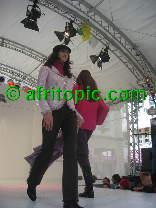 ../Images/Krefeld-Strssenmodenschau-2005 240.jpg